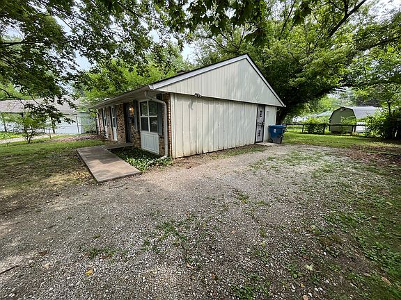 3rd image of 3907 Maurine Ct