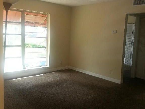 4th image of 4413 Treehouse Ln #F