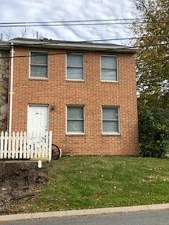 100-1 E Cherry Ln