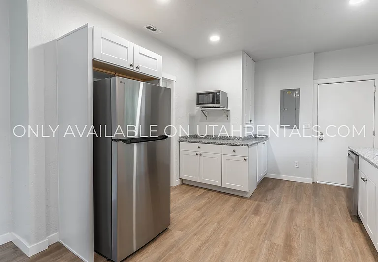 231 W 400 N — Photo 4