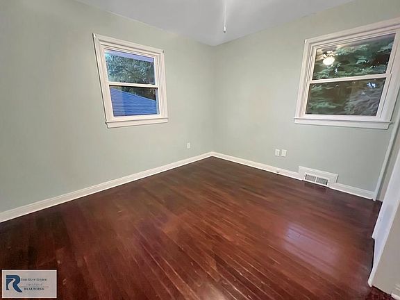 4th image of 184 Sherwood Dr