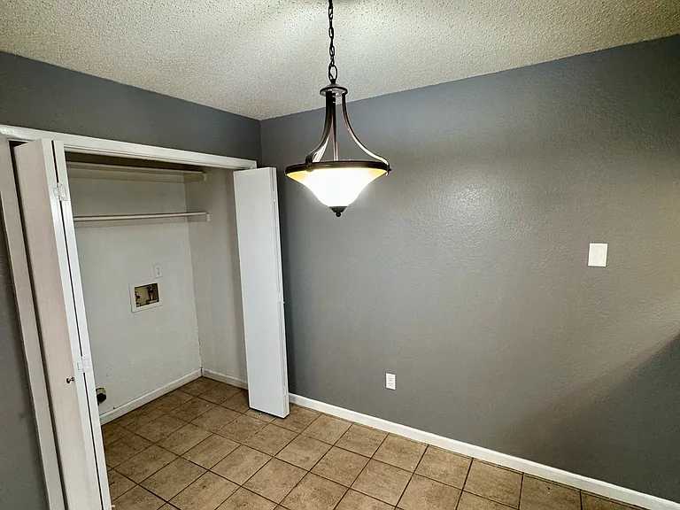 4009 Evergreen St — Photo 4