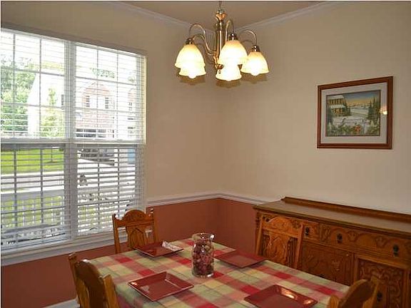 3rd image of 9224 N Moreto Cir