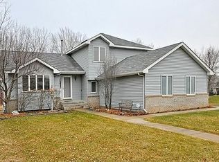 7014 Union Terrace Ln N, Maple Grove, MN 55369
