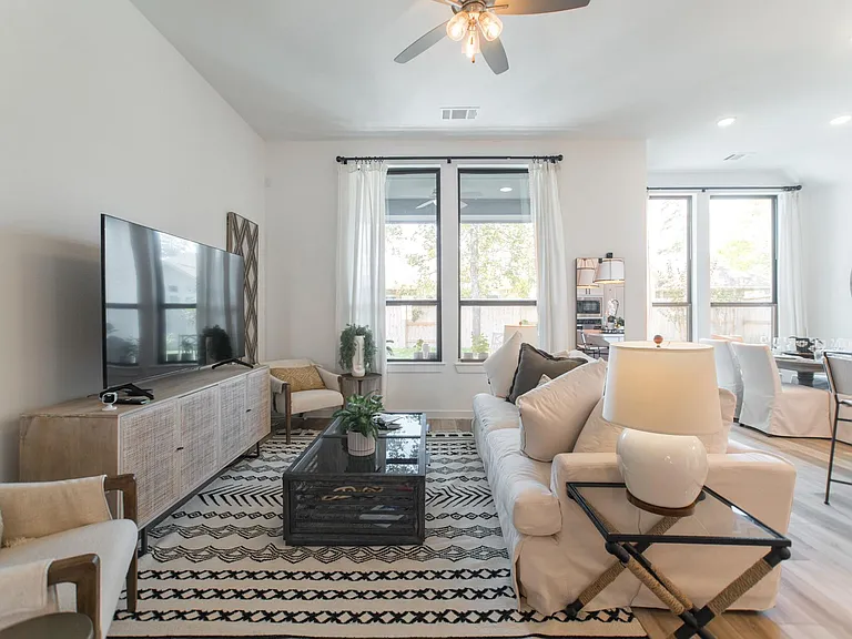 427 Boggy Belt Ln — Photo 12