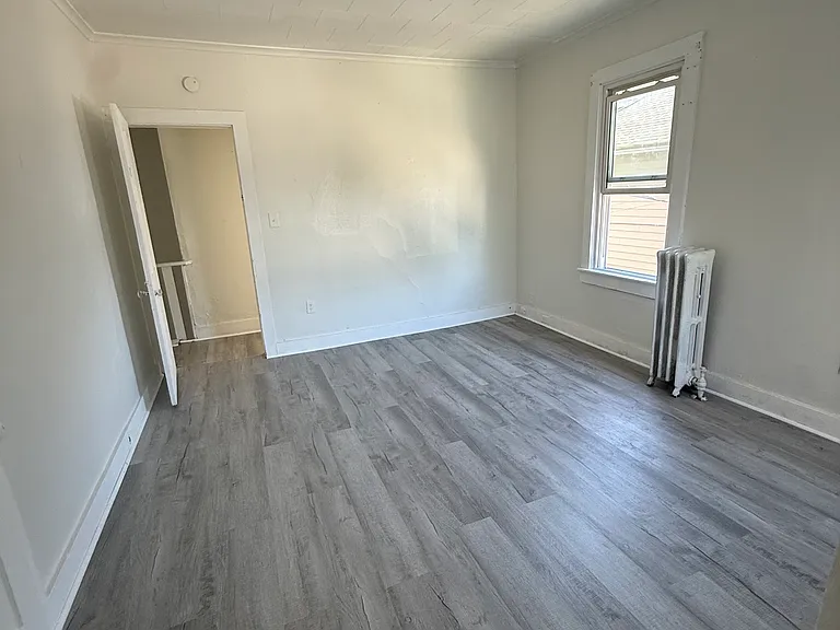 1431 Sanderson Ave — Photo 6