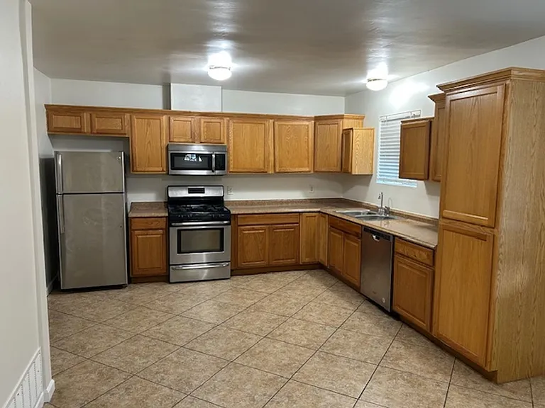 1746 W Thomas Rd — Photo 2
