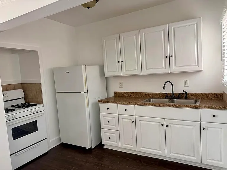 1750 E 1st St #5 — Photo 6