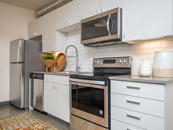 Sunshine Portland ; Three Bedroom Kitchen