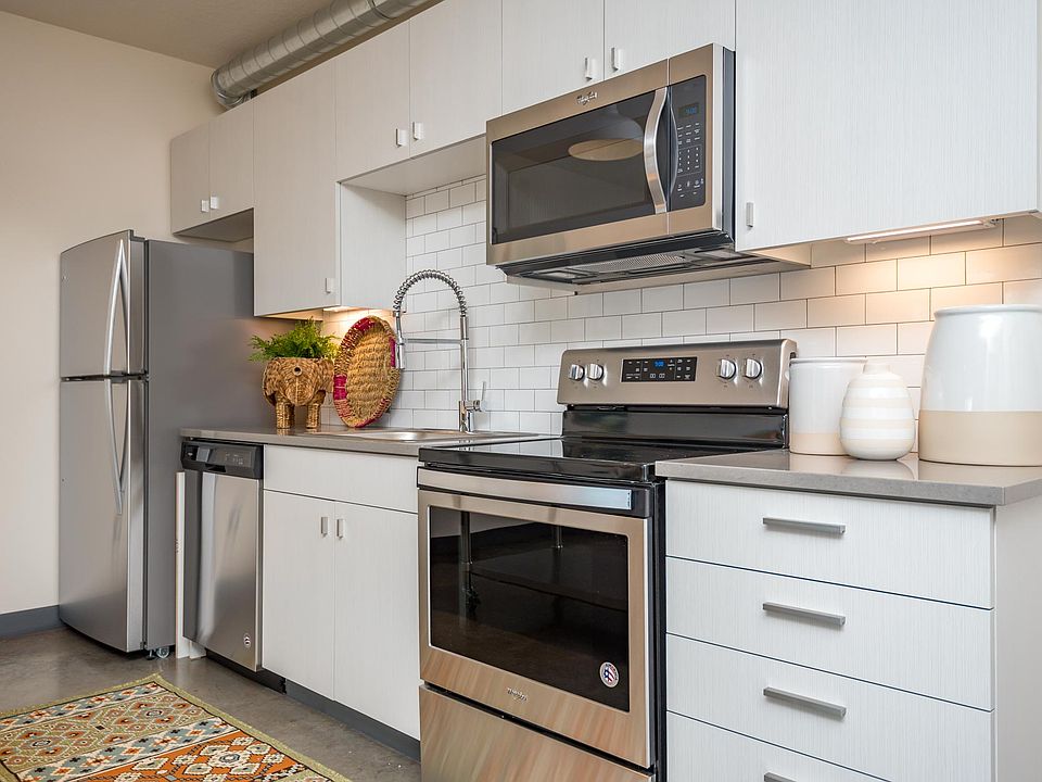 Sunshine Portland ; Three Bedroom Kitchen