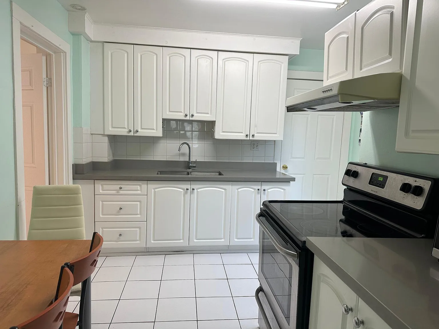 3 bed, 1580 sqft, $3,200 — Photo 2