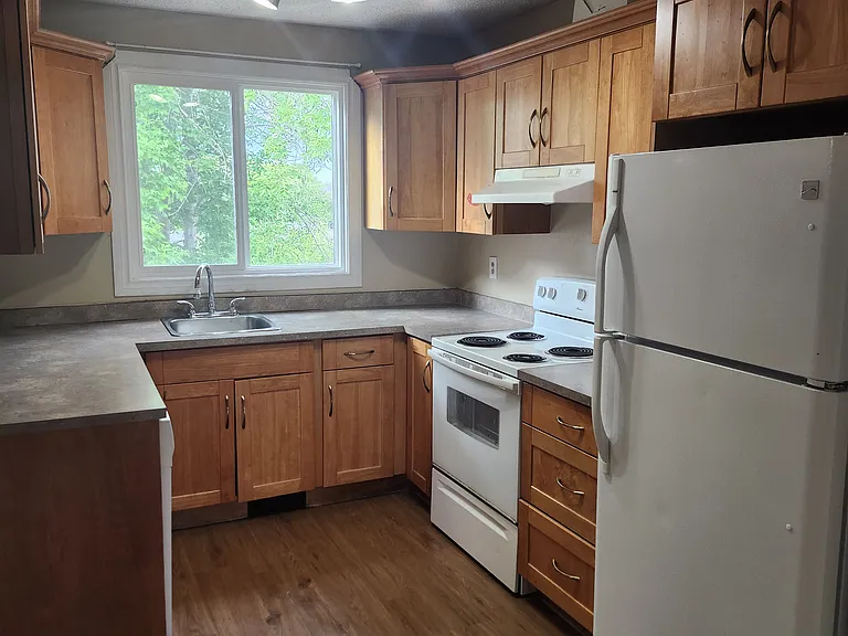 2603 Edmonton Trl NE — Photo 2