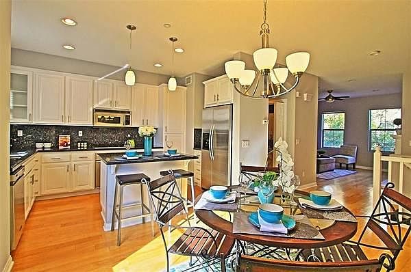 1st image of 2672 Escala Cir