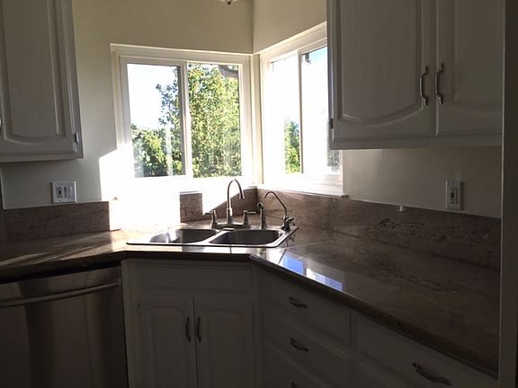 5th image of 3410 Fleetwood Dr
