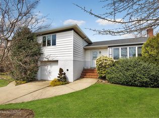3911 Arthur Ave N, Seaford, NY 11783
