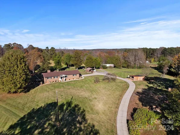 6912 River Bend Rd, Claremont, NC 28610