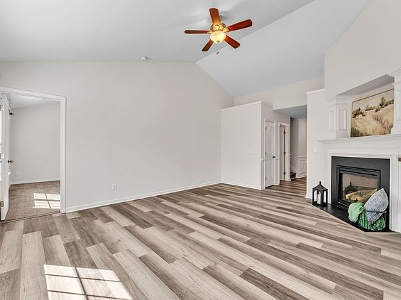 4th image of 11 Medfield Ct