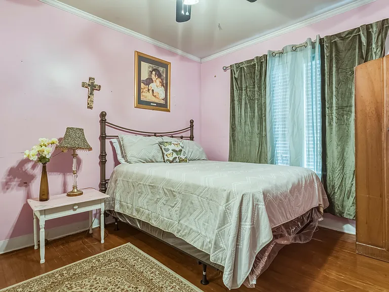 412 Pinehill Dr — Photo 3