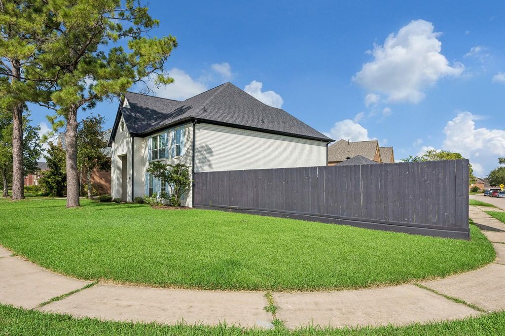 Apartment in Pearland, Green Tee Terrace - More