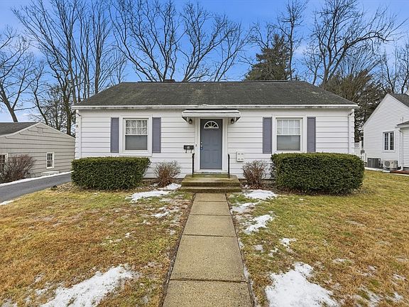 2nd image of 50 Warsaw Ave
