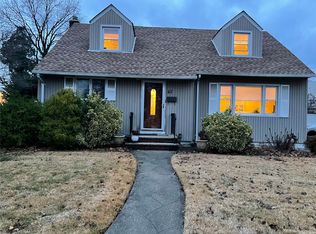 42 Milburn Rd, Valley Stream, NY 11580