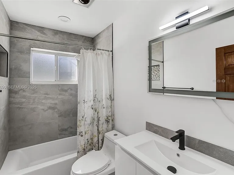 1478 NE 57th St — Photo 11