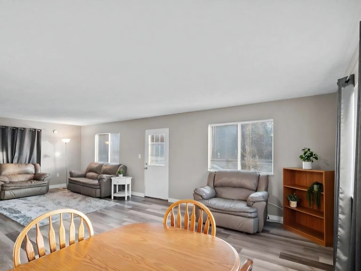 3 bed, 1693 sqft, $2,200 — Photo 3