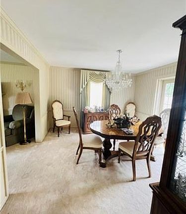 3rd image of 750 Barrymore Ln