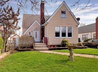22 Woodside Ave, Freeport, NY 11520