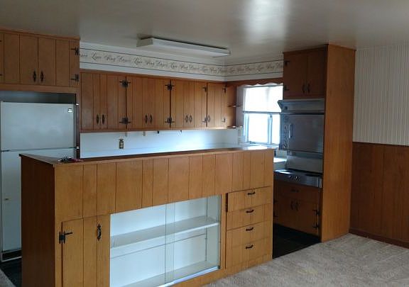 3rd image of 1330 Lewis Ave