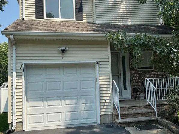 1 Forest Gardens Dr, Matawan, NJ 07747
