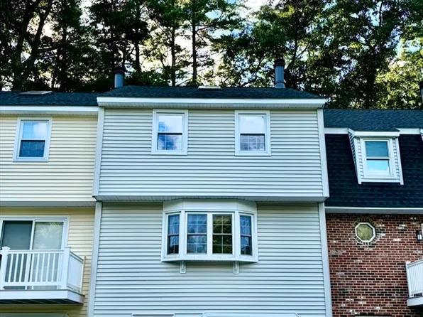 51 Frederick St APT 87, Dracut, MA 01826