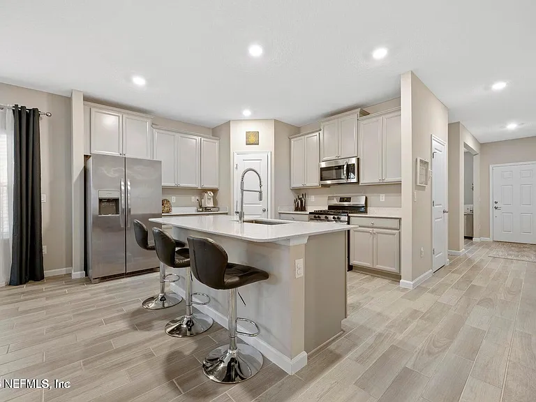 1780 Amberly Dr — Photo 12