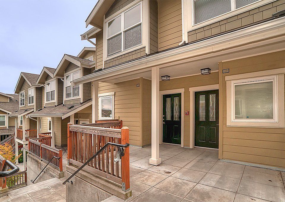 1st image of 7322 Rainier Ave S Unit 205