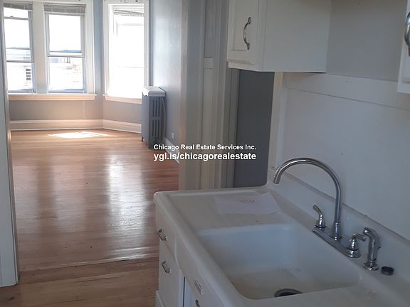 5th image of 1936 W Estes Ave APT 1S