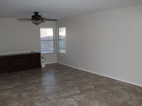 2nd image of 2923 E Glenhaven Dr