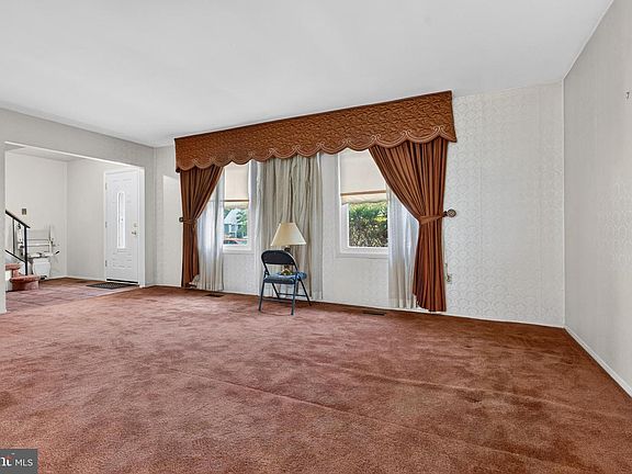 4th image of 36 Neptune Ln