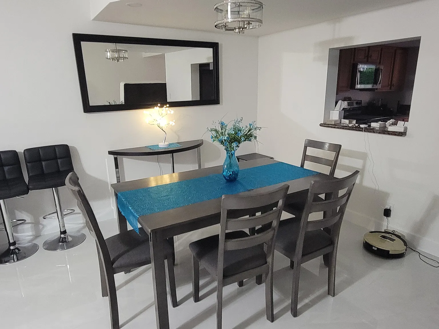 2 bed, 1300 sqft, $2,800 — Photo 4