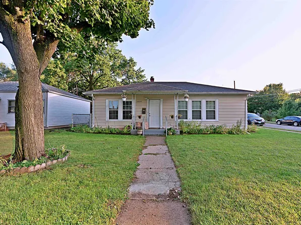 2828 Arcadia Ter, Rockford, IL 61101