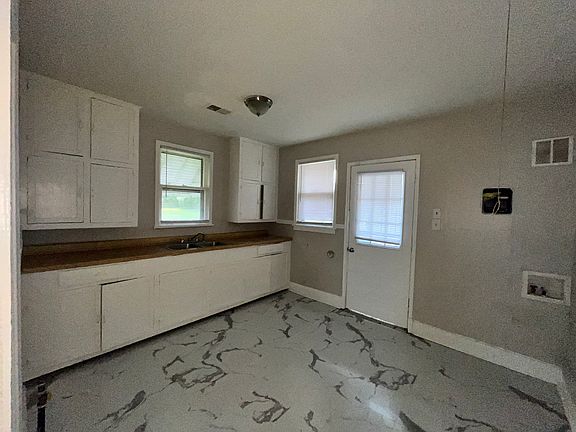 4th image of 3664 Fairmont Ave