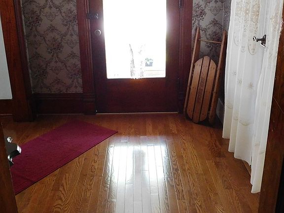 2nd image of 214 N Illini St