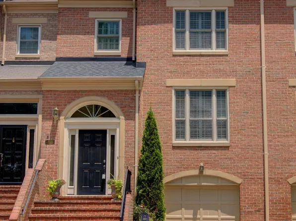 1427 McLean Mews Ct, Mc Lean, VA 22101