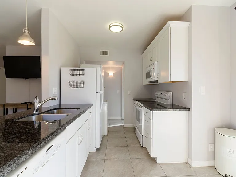 1530 S Columbus Blvd #8 — Photo 5