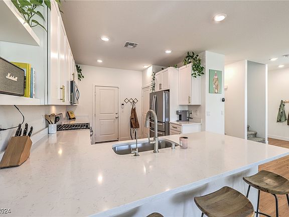 4th image of 9447 Somerset Cliffs Ct