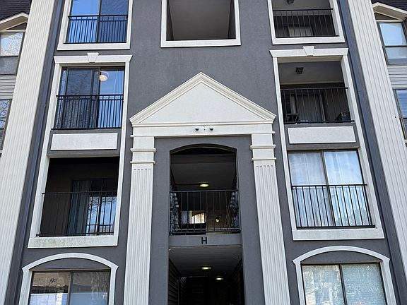 3rd image of 2657 Lenox Rd NE APT 110