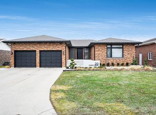 20 Elizabeth Cres, Leamington, ON N8H 4Y1