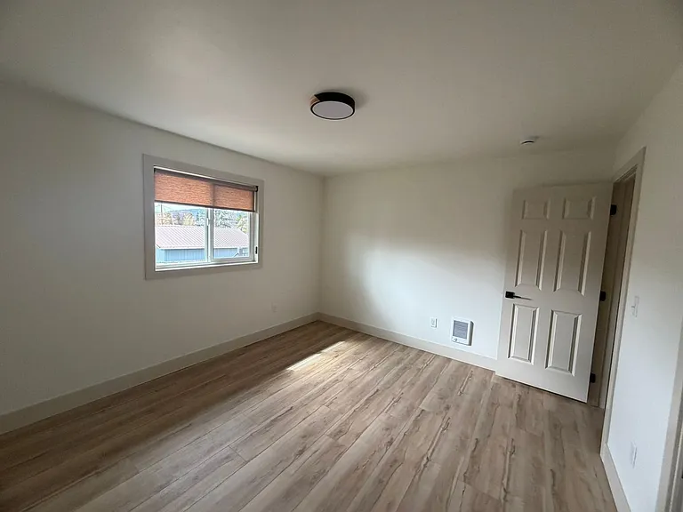 218 W Nevada St — Photo 14