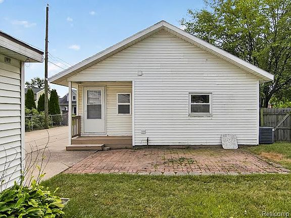 3rd image of 412 Dorothy St