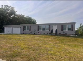 2151 Rosebrier Dr, Fairfield, IA 52556