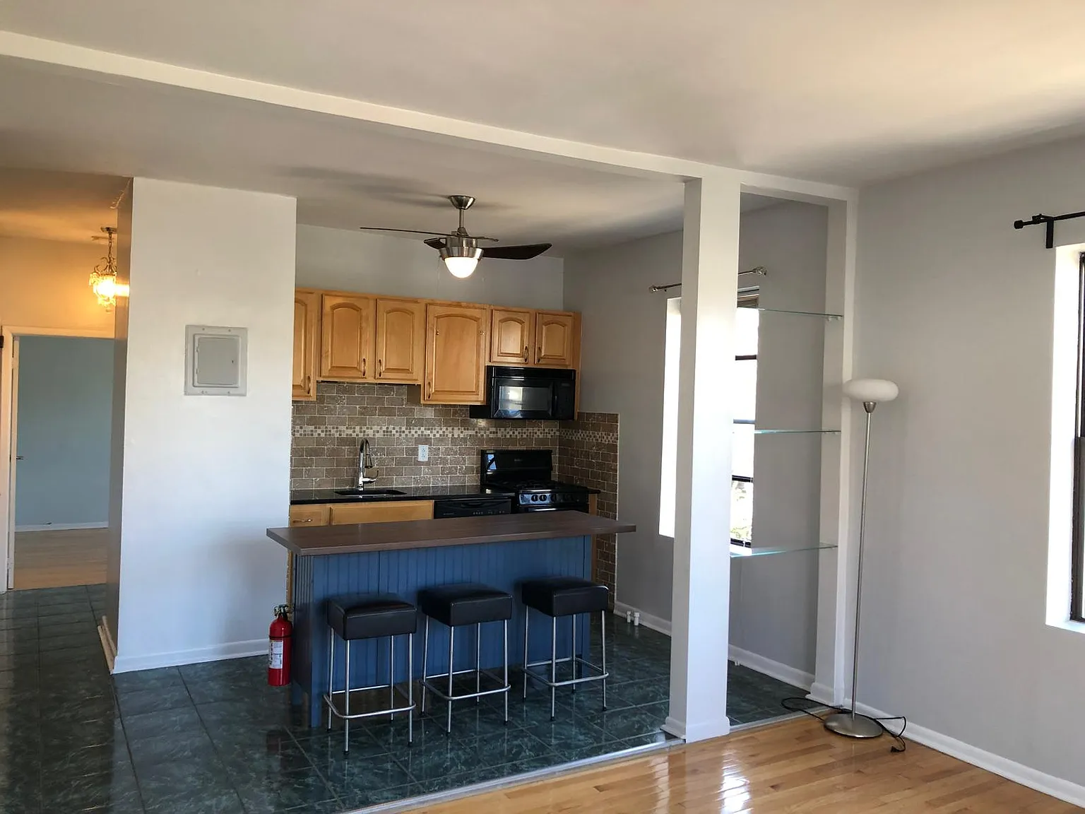 2 bed, 759 sqft, $2,400 — Photo 4